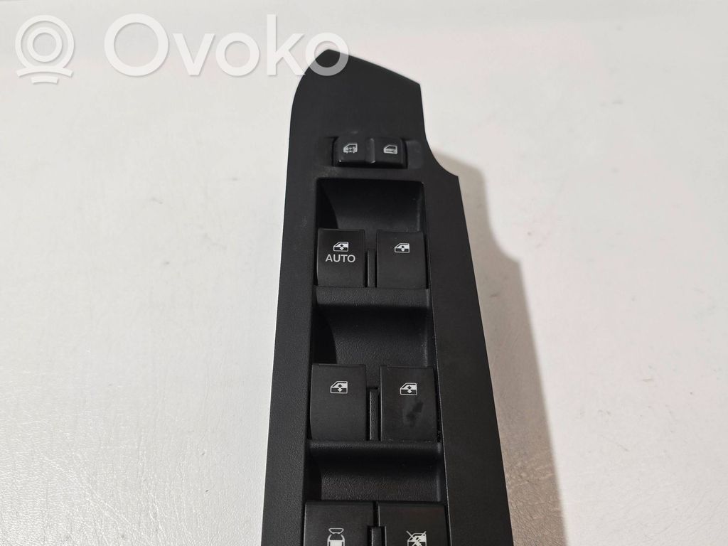 Chevrolet Captiva Electric window control switch 