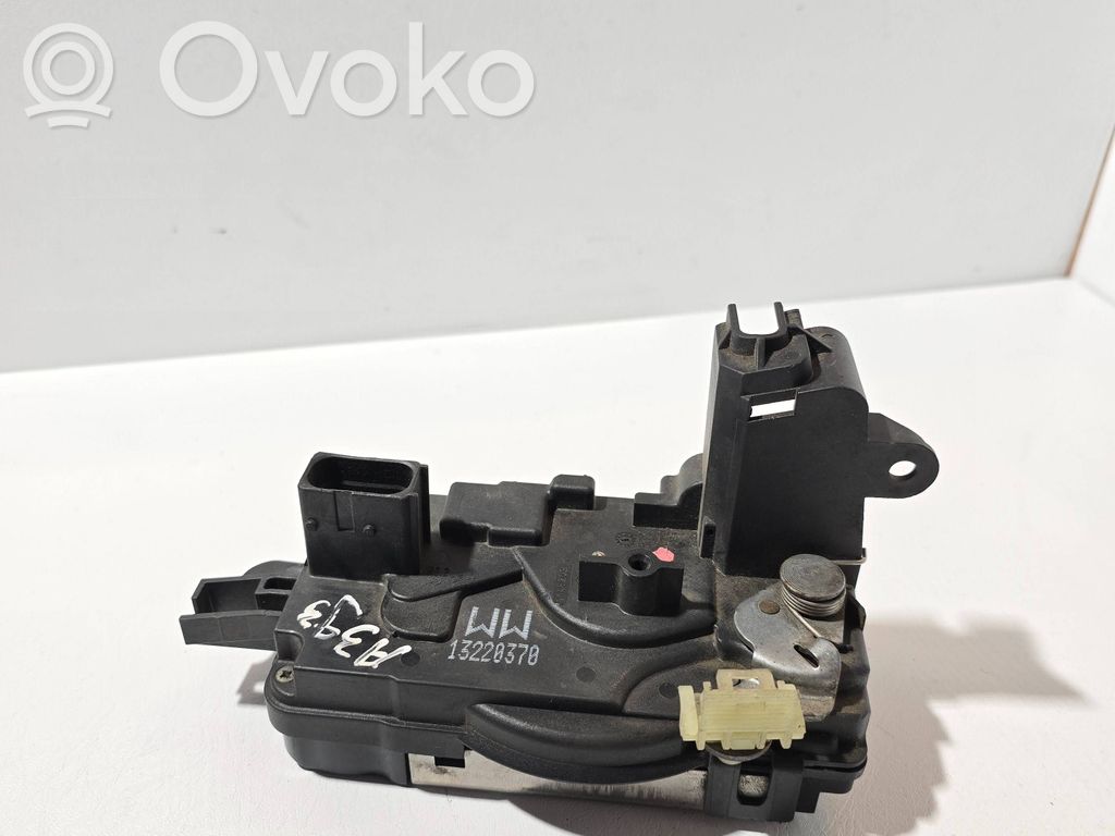 Opel Zafira B Zamek drzwi przednich 