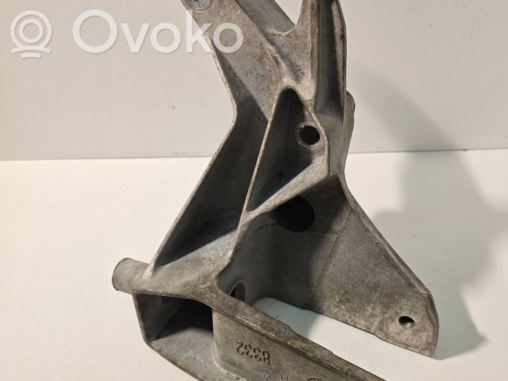 Chevrolet Captiva Engine mounting bracket 
