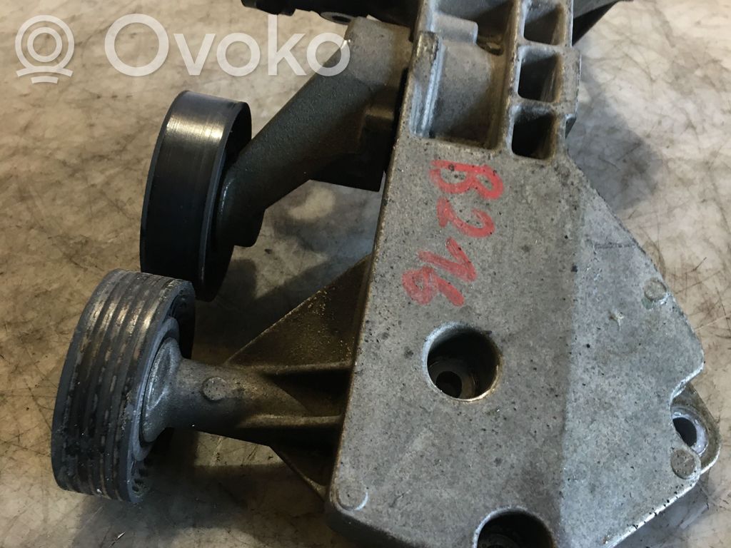 Mercedes-Benz A W169 Mocowanie alternatora 