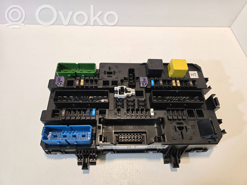 Opel Astra H Ramka / Moduł bezpieczników 