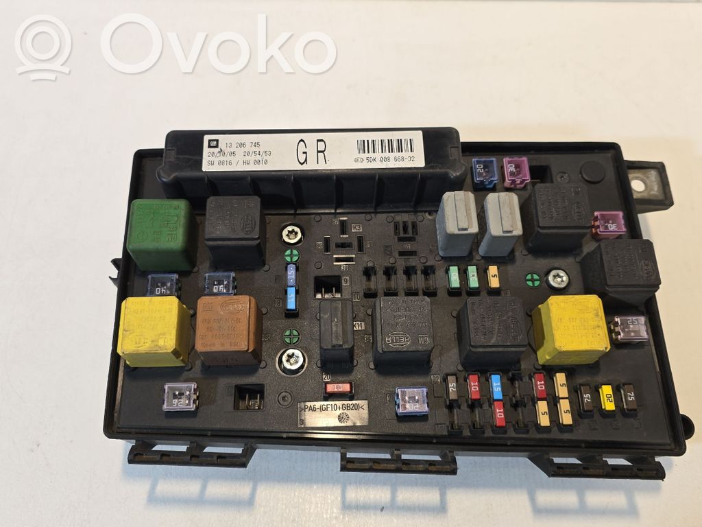 Opel Astra H Saugiklių blokas 
