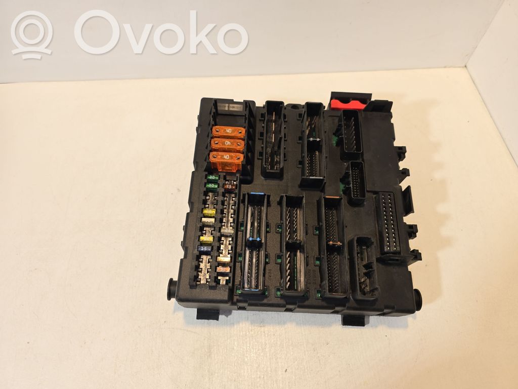 Opel Vectra C Ramka / Moduł bezpieczników 