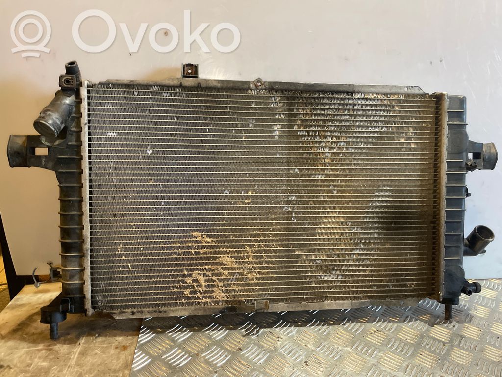 Opel Astra H Chłodnica 