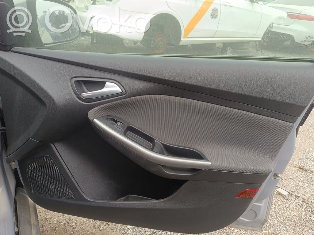 Ford Focus Boczki / Poszycie drzwi przednich 