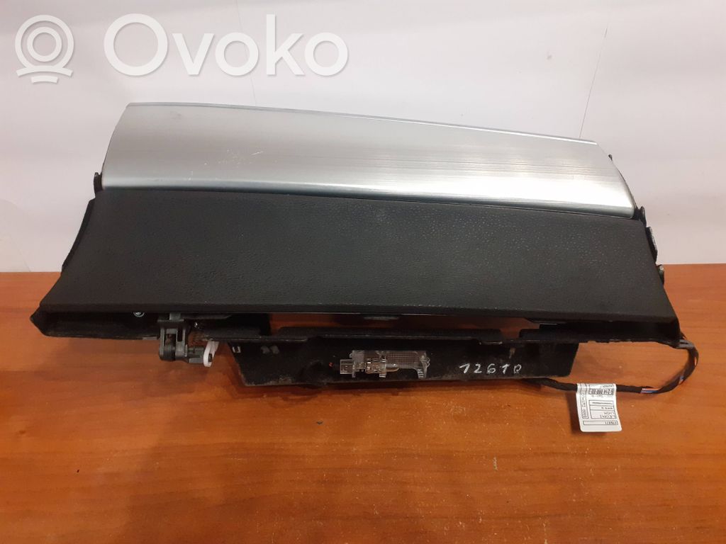 Armrest   9214060,9184527