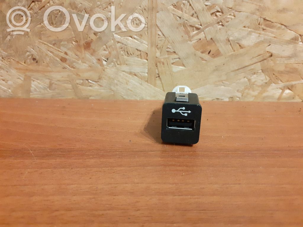 BMW 3 E90 E91 Enchufe conector USB 