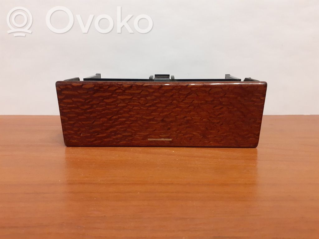 Mercedes-Benz E W210 Glove box 