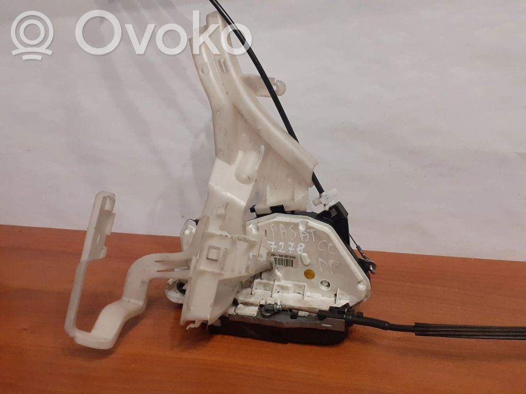 Volkswagen PASSAT CC Front door lock 