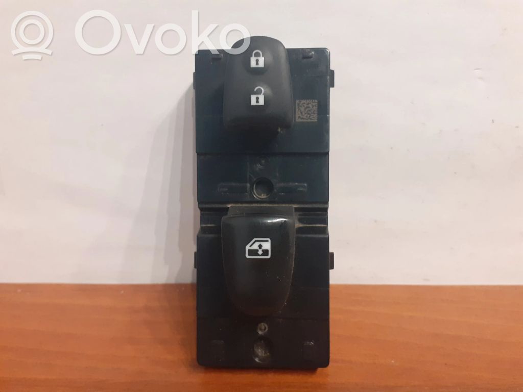 Nissan Qashqai Elektrinių langų jungtukas 