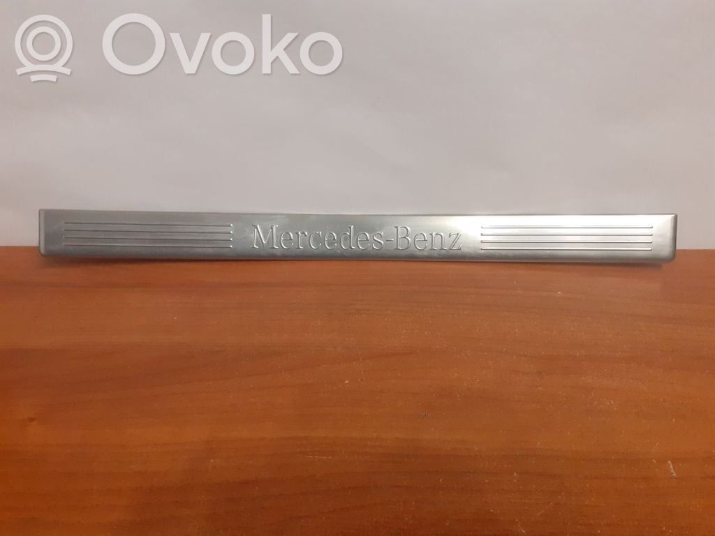 Mercedes-Benz E W212 Aizmugurējā sliekšņa dekoratīvā apdare (ārējā) 