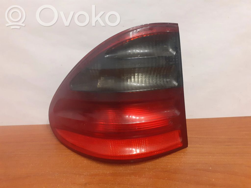 Mercedes-Benz E W210 Lampa tylna 