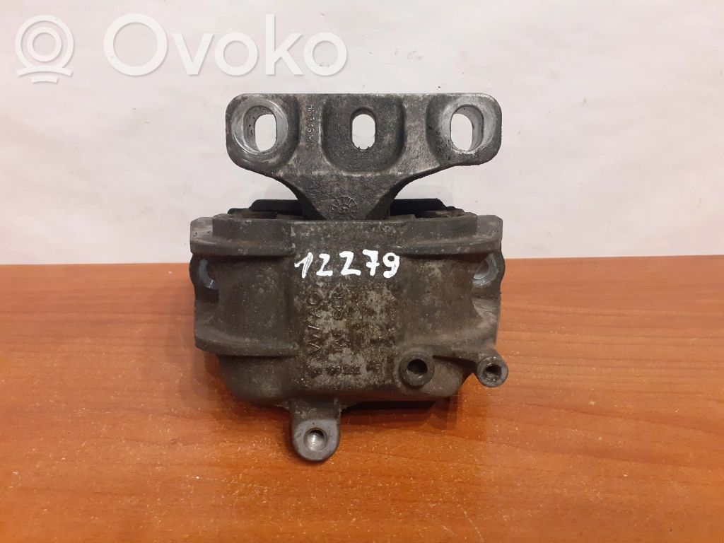 Volkswagen PASSAT B6 Soporte de montaje del motor 