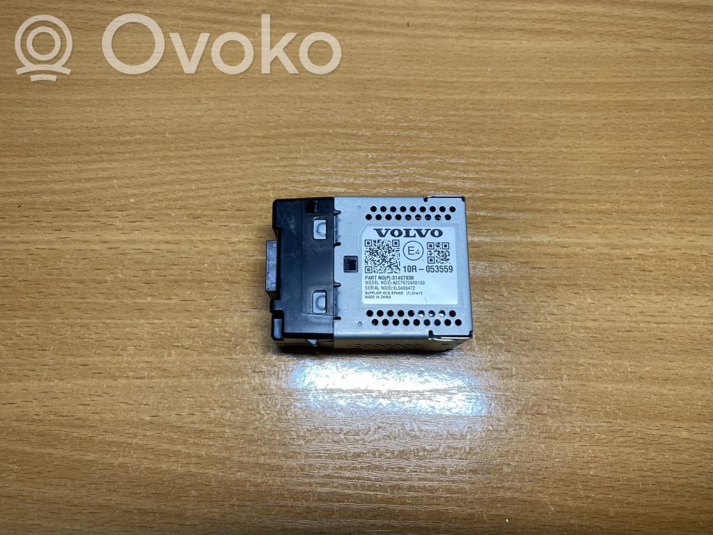Volvo XC40 USB socket connector 