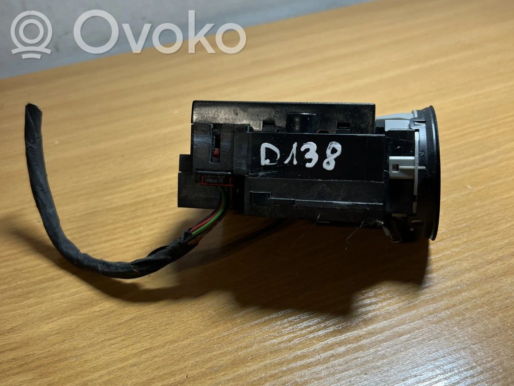 Volkswagen PASSAT B6 Aizdedzes atslēga 