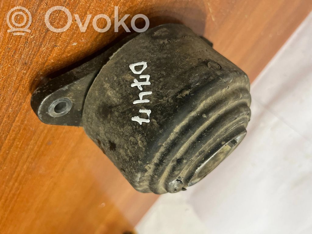 Mercedes-Benz S W221 Engine mount bracket 