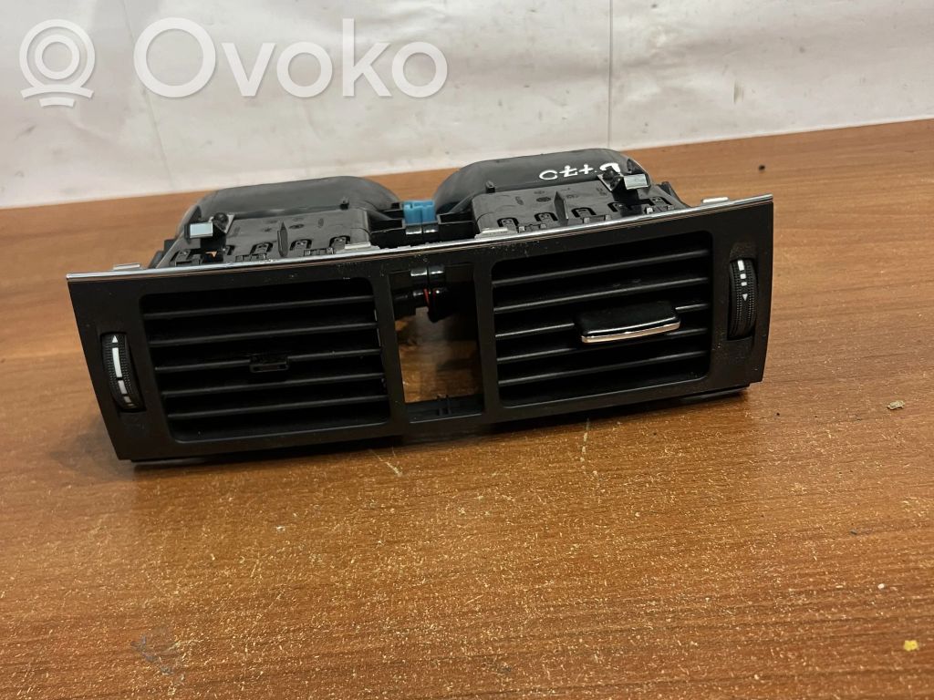 Mercedes-Benz C W204 Quarter panel pressure vent 