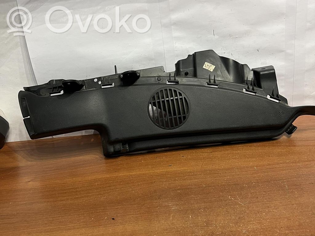 BMW 1 E81 E87 Keskikonsolin takasivuverhoilu 