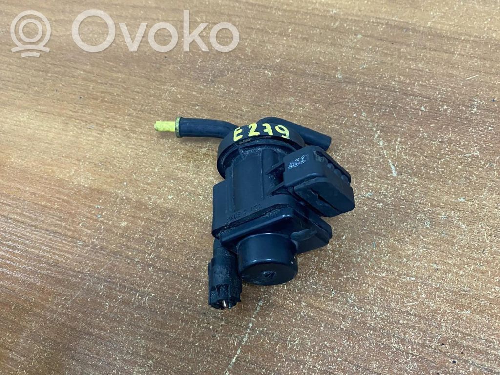 Mercedes-Benz C W203 Engine mount vacuum valve 