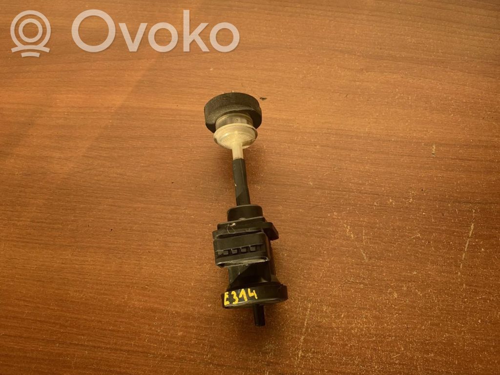 Mercedes-Benz C W203 Engine mount vacuum valve 