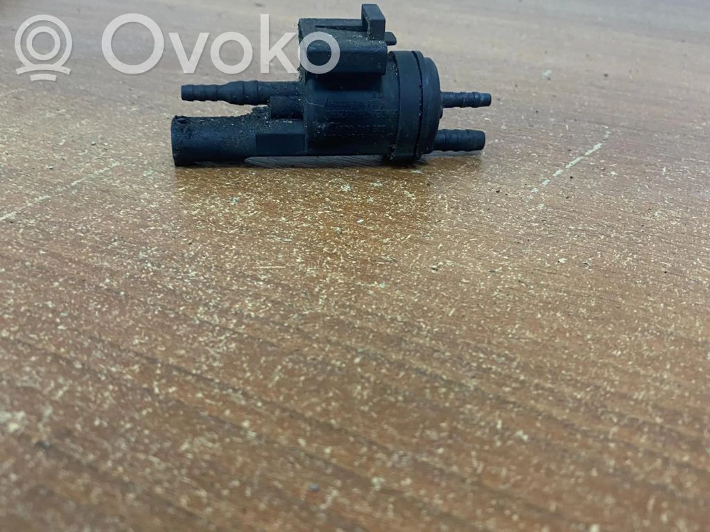 Mercedes-Benz C W203 Engine mount vacuum valve 