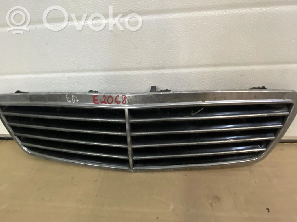 Mercedes-Benz C W203 Grilă radiator față 