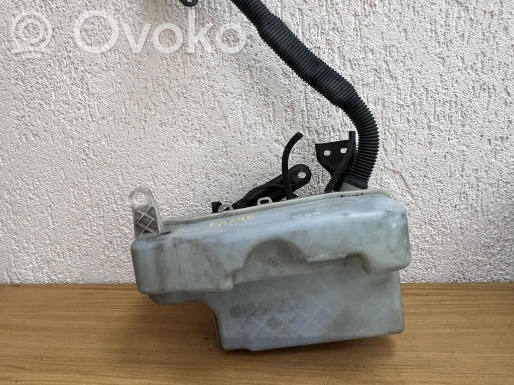 Langų skysčio bakelis   61667148064,018811,F2146