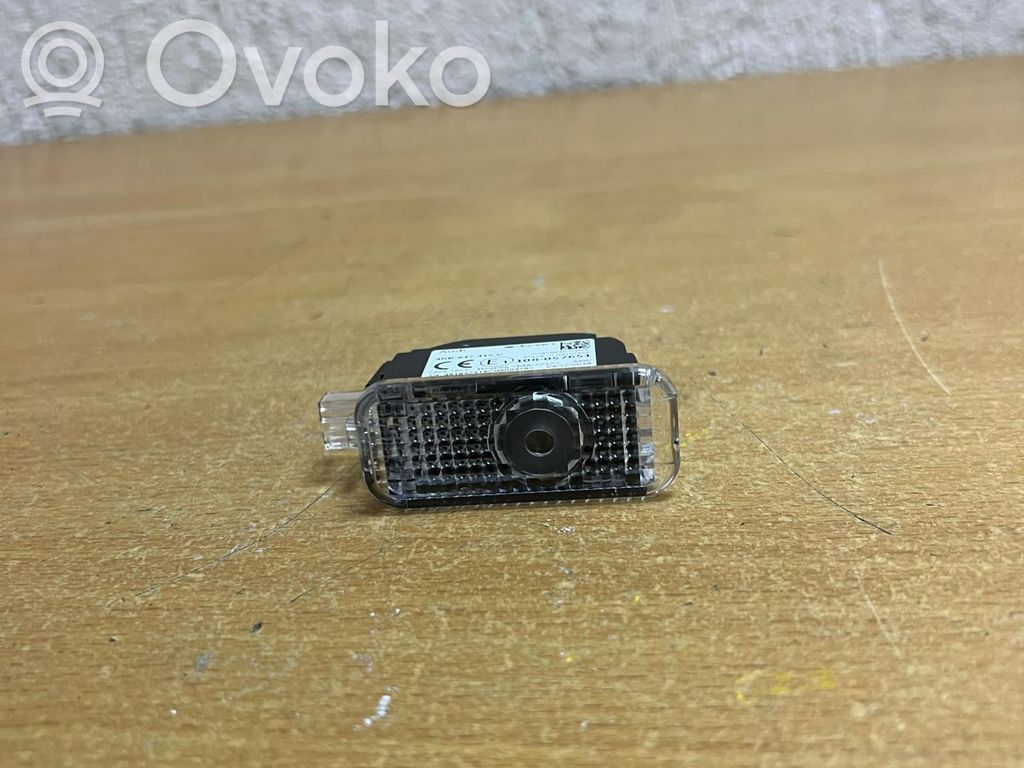 Luz interna puerta delantera   4KE947415C,10R057651,F5331