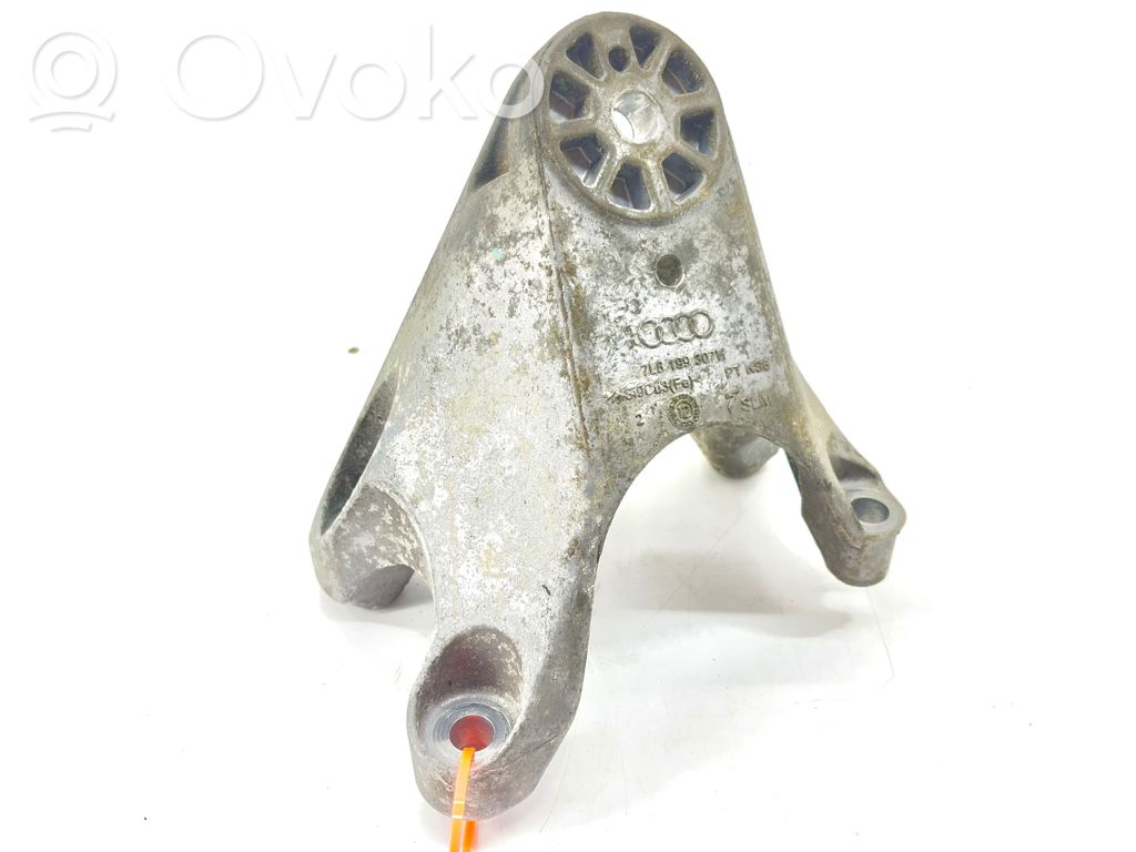 Audi Q7 4L Engine mounting bracket 