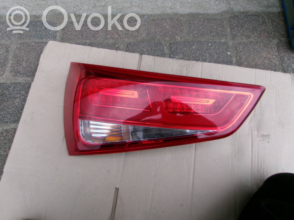 Rear/tail lights   8X0945093E