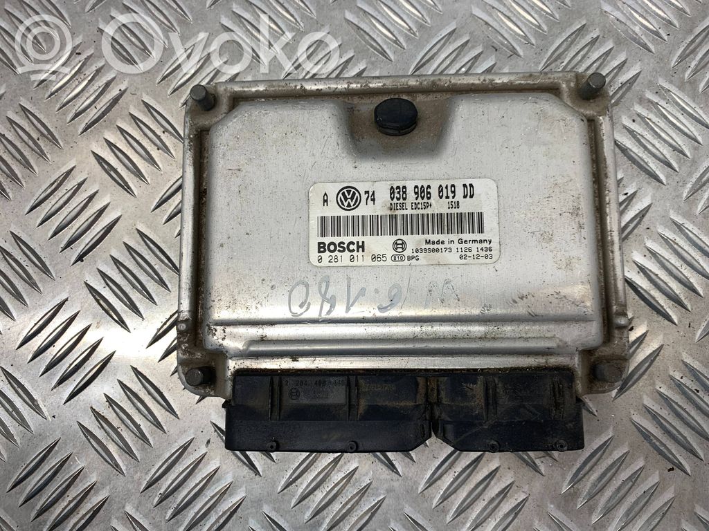 Volkswagen Golf IV Engine control unit/module 