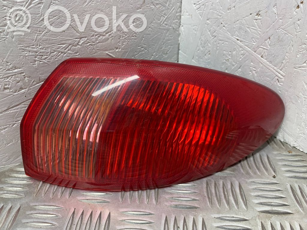 Alfa Romeo 147 Aizmugurējais lukturis virsbūvē 
