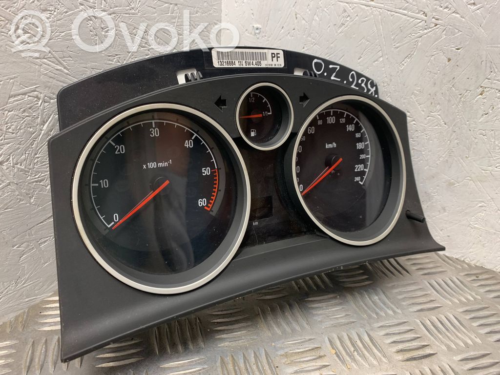 Opel Zafira B Speedometer (instrument cluster) 