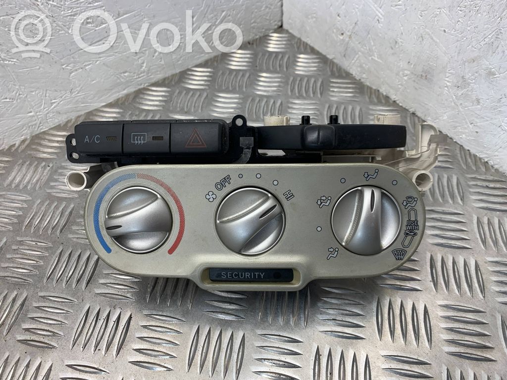 Toyota Yaris Climate control unit 