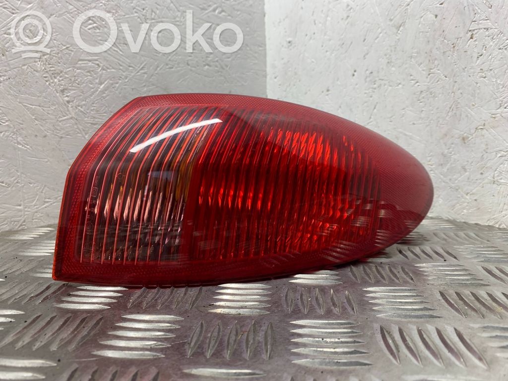 Alfa Romeo 147 Aizmugurējais lukturis virsbūvē 