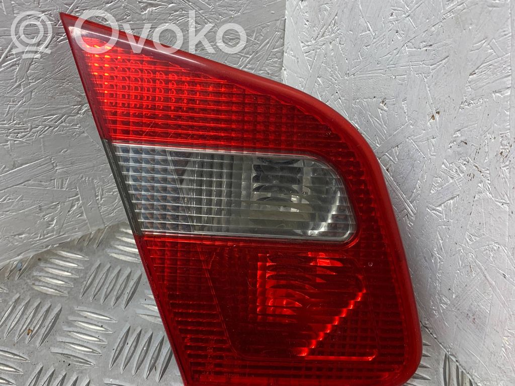 Mitsubishi Carisma Takaluukun takavalot 