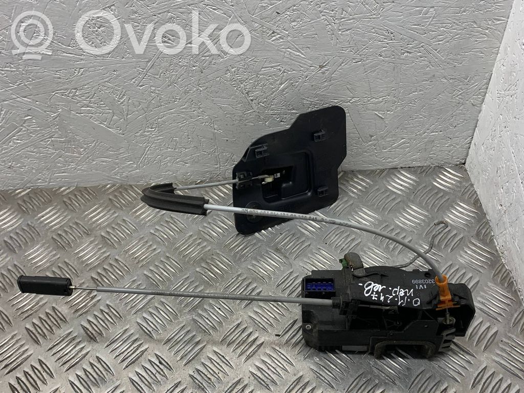 Opel Meriva A Front door lock 