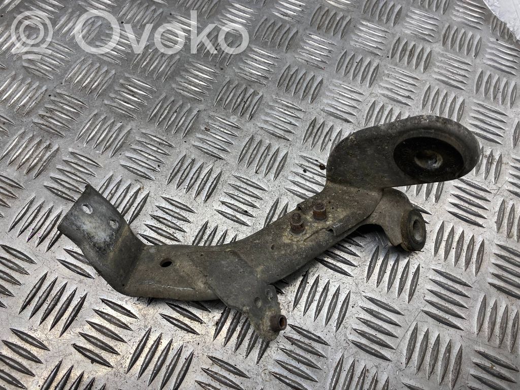 Audi A8 S8 D3 4E Intercooler pipe mounting bracket 