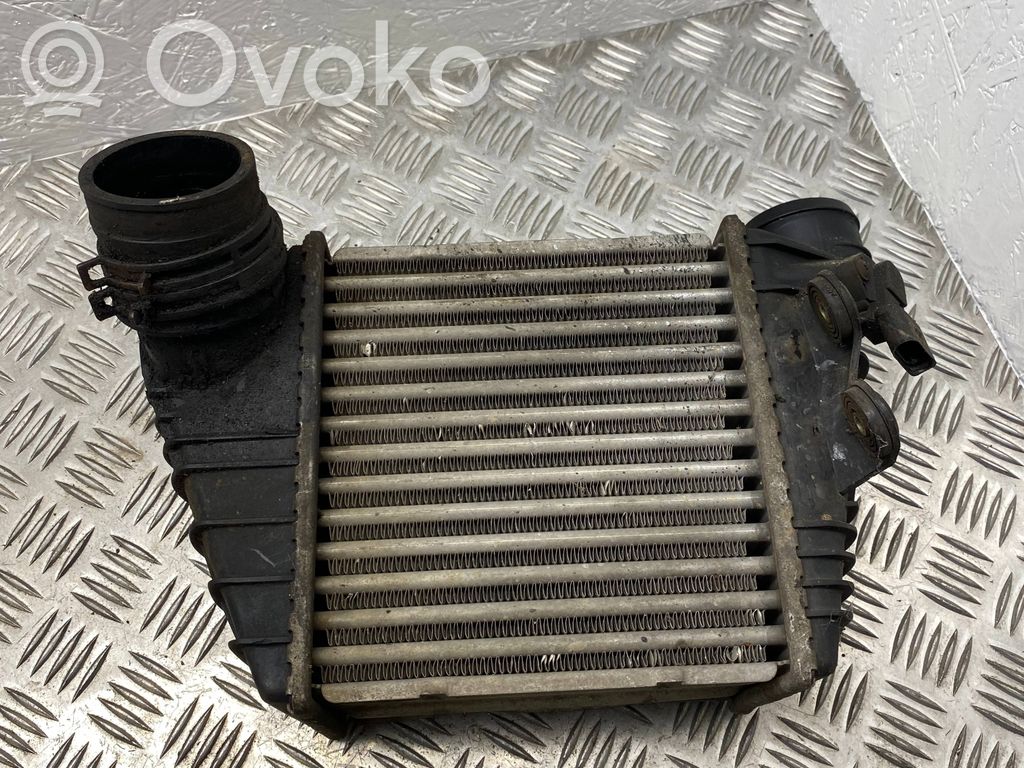 Volkswagen Golf IV Interkūlerio radiatorius 