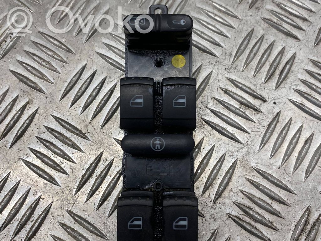 Volkswagen PASSAT B5.5 Electric window control switch 