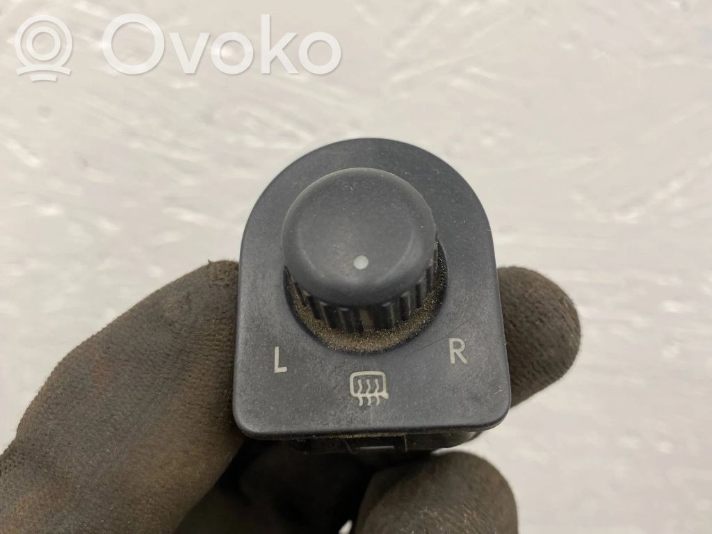 Volkswagen Transporter - Caravelle T5 Wing mirror switch 