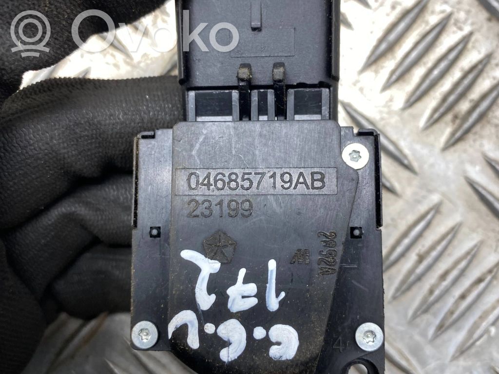 Ignition lock contact   04685719AB,23199