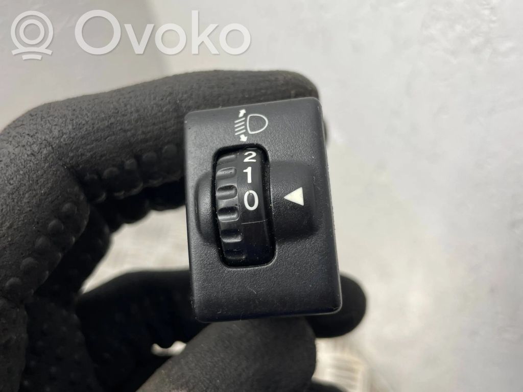 Suzuki Grand Vitara I Headlight level height control switch 