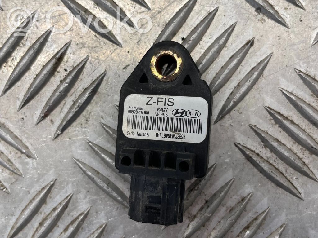 Hyundai i30 Airbag deployment crash/impact sensor 