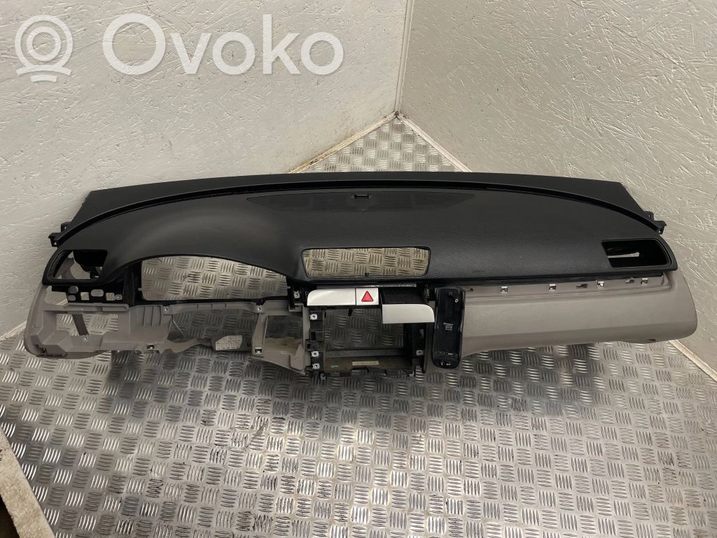 Volkswagen PASSAT B6 Panelė 