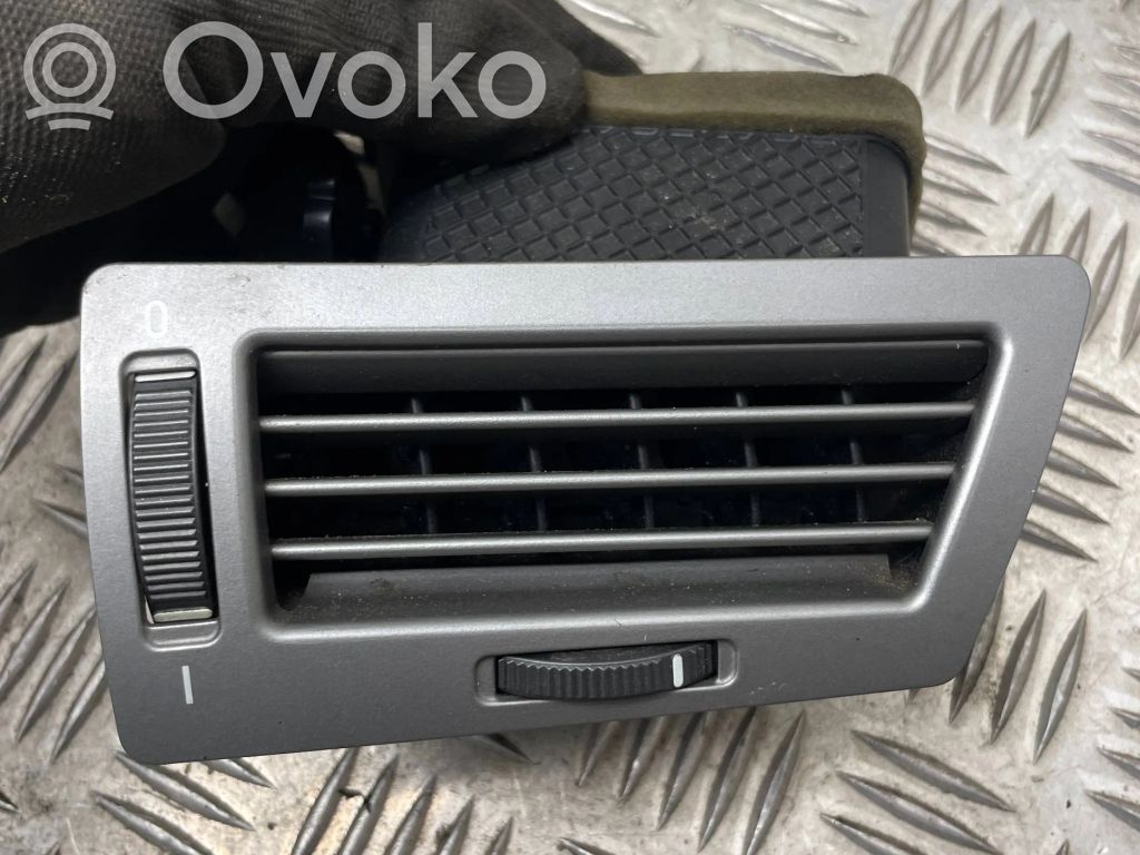 BMW 7 E65 E66 Šoninės oro grotelės 