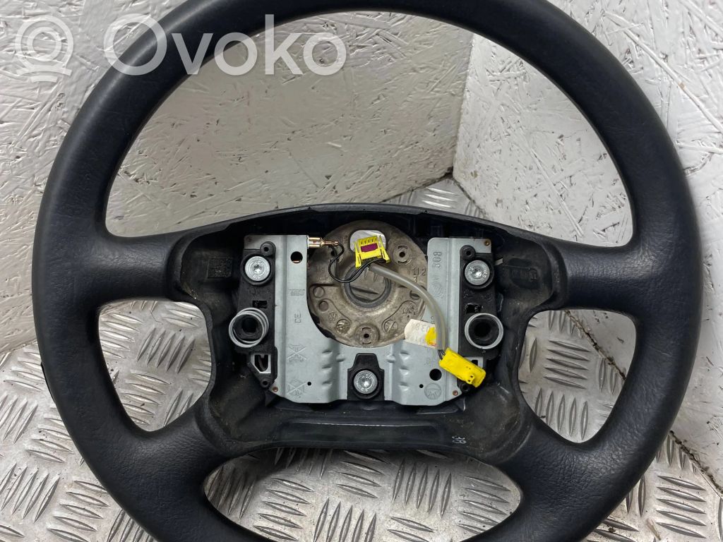 Volkswagen PASSAT B5.5 Ohjauspyörä 
