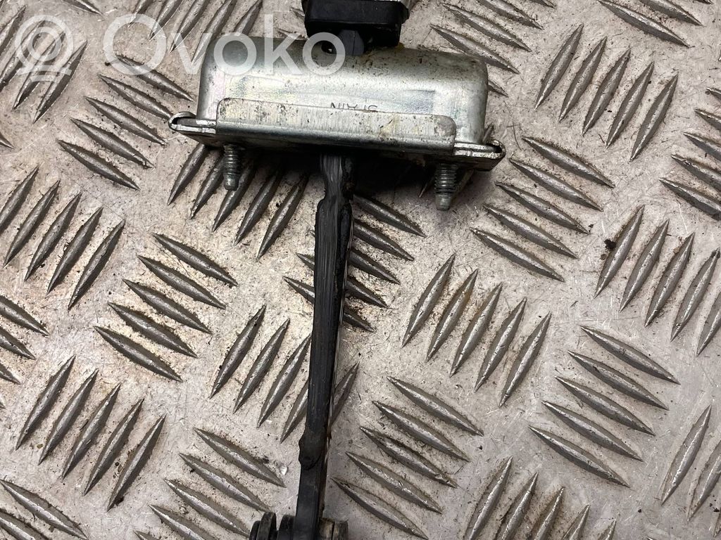 Opel Corsa D Takaoven pidätin 