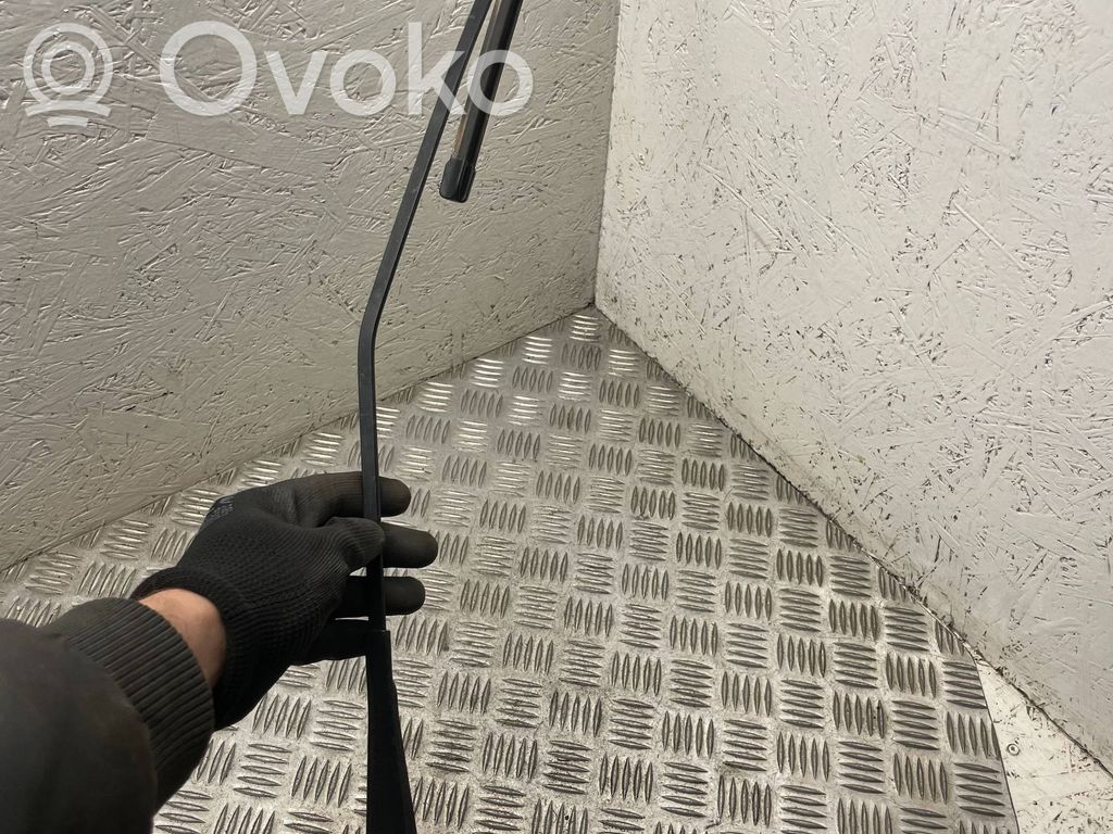 Opel Corsa D Front wiper blade arm 