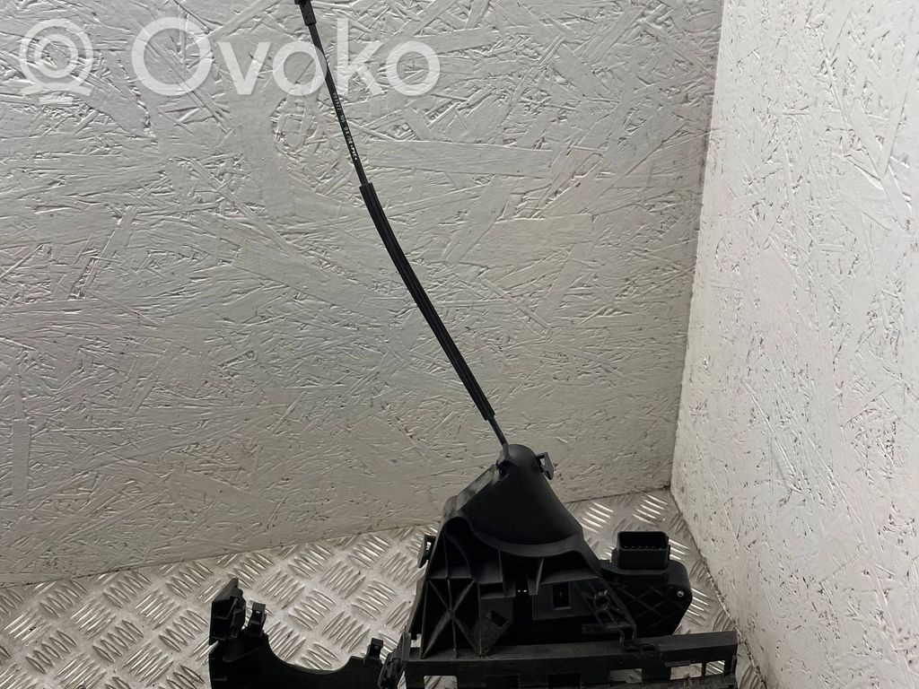 Volvo V50 Front door lock 